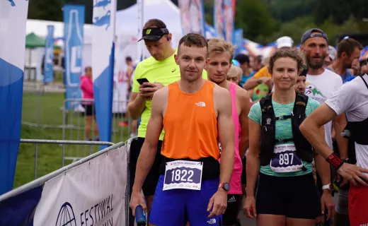 23 kilometry po górach. Zawodnicy pełni uśmiechów ruszyli na trasę [ZDJĘCIA] - 2